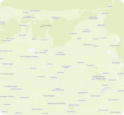 Unser Standort befindet sich an der Ostsee zwischen Rügen und Fischland-Darß-Zingst. Bis auf die Praxiswochen findet die Zusammenarbeit nur online statt.